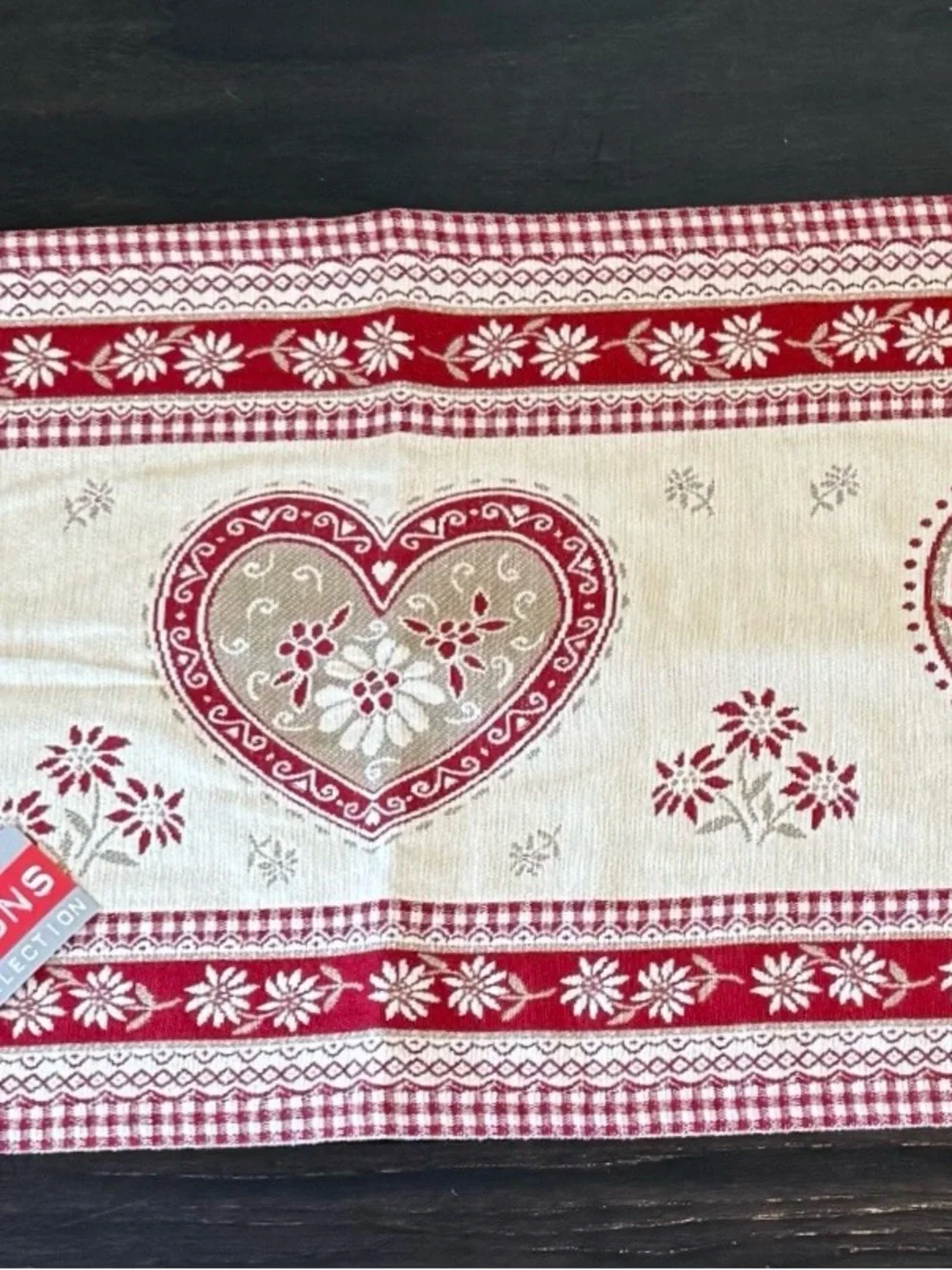Hossner Seasons Home Table Runner Gobelin Tapestry Red Hearts Cream NWT